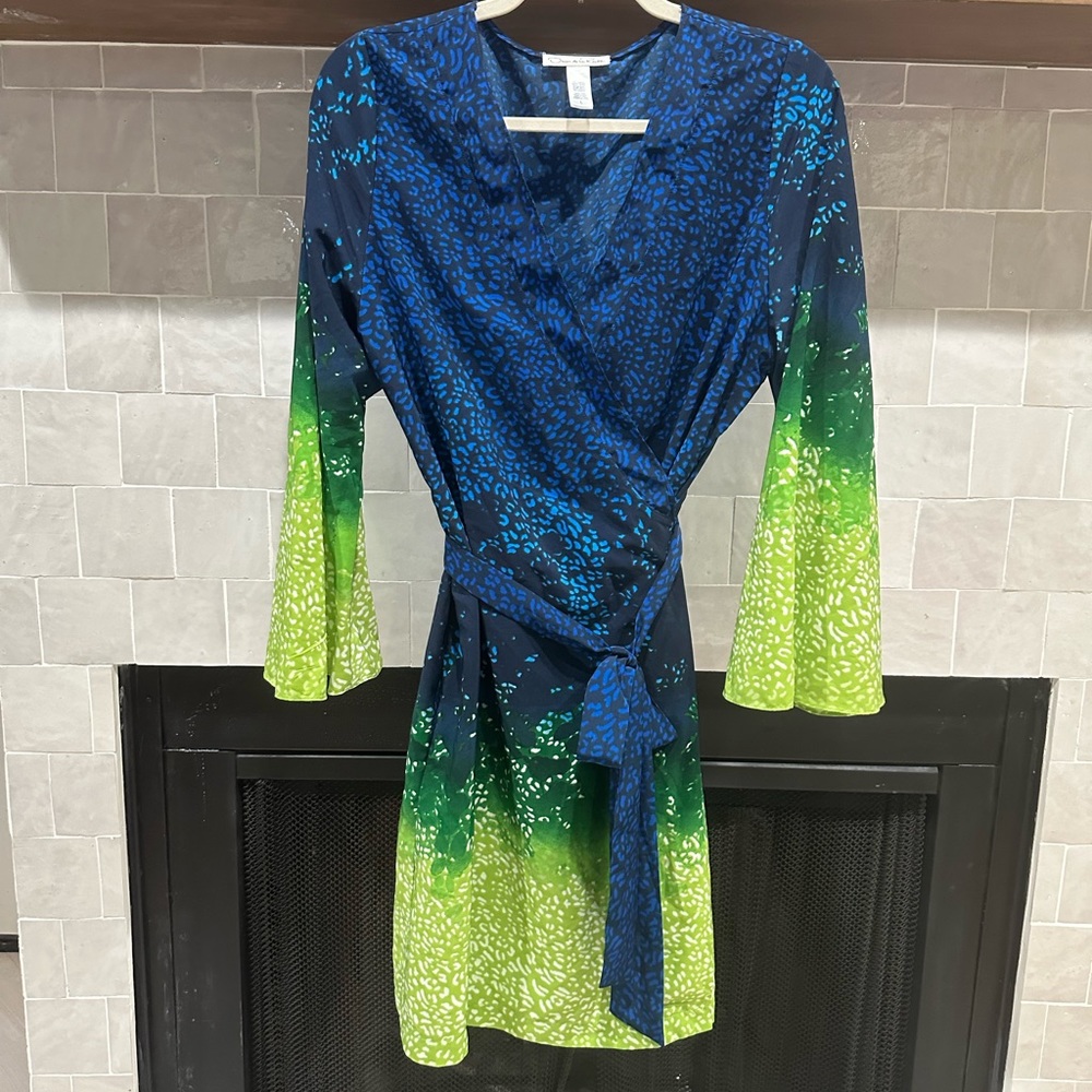 Oscar de la Renta, large, blue & green robe.